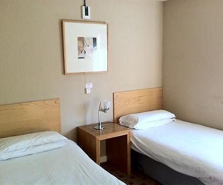 Holroyd Arms Apartamento Guildford Exterior foto